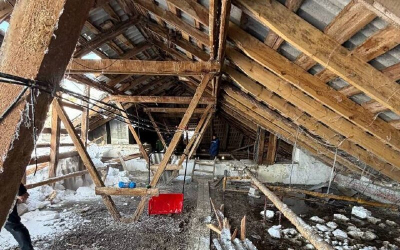 В пятиэтажке на Беломорской в Казани рухнула крыша - первые кадры 09/02/2026 &ndash; Новости