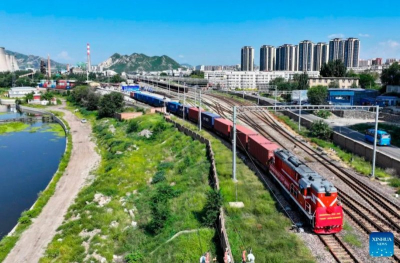 Между китайским городом Чжанцзякоу и Центральной Азией начали курсировать грузовые поезда по определенному графику
