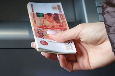 Названы сферы с зарплатами выше 500 тыс. рублей