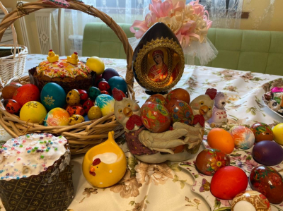 РБК: в моду вошли суши-куличи и мраморные яйца