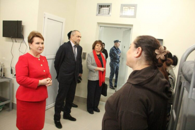 Сария Сабурская поздравила женщин в СИЗО-1 с наступающим 8 Марта