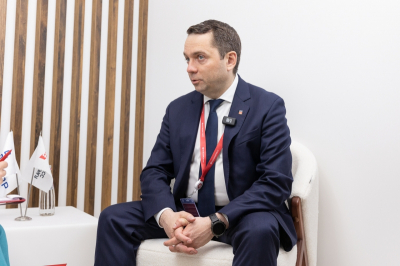 Ворота в Арктику становятся шире: губернатор договорился о расширении портовых мощностей