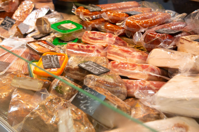 Активисты в костюмах Робин Гуда обокрали супермаркет в Канаде ради малоимущих