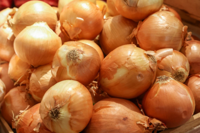 Адвокат объяснил, что грозит за воровство шелухи с лука в магазине