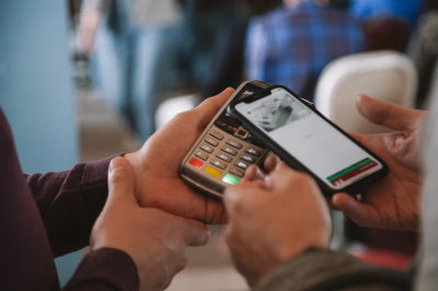 Юрист Пашин предупредил о возможной блокировке переводов при смене номера