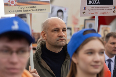 Ямал обновляет сквер вокруг памятника Герою России и ДНР Владимиру Жоге в Волновахе