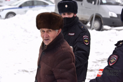 В Псковской области пенсионер получил трое суток ареста за нецензурную брать в Пенсионном фонде