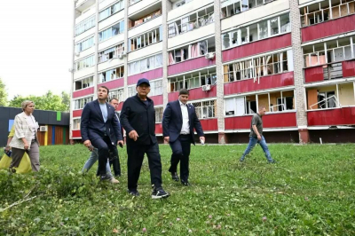 Минниханов в Нижнекамске осмотрел дом, где при атаке БПЛА погибла девочка