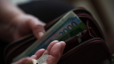 Девушка-курьер забрала сотни тысяч рублей у пенсионерки в Казани для доставки мошенникам 11/02/2026 &ndash; Новости