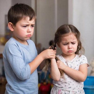Психолог объяснила причины постоянных ссор между детьми