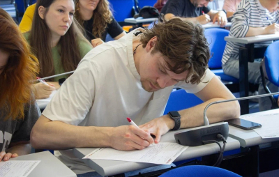 Андрей Ургант, звезды СТС и ТНТ проведут Тотальный диктант в Татарстане