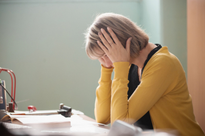 Юрист раскрыл, кого могут уволить за аморальное поведение в соцсетях