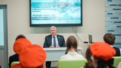 Кадры для большого синтеза: Айрат Сафин обсудил будущее нефтехимии с учениками казанской школы 27/02/2026 &ndash; Новости