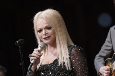 Долина призналась, что пережила скандал с квартирой благодаря характеру и вере