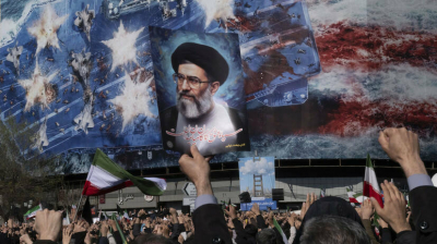 Жители Ирана вышли на массовые шествия после гибели верховного лидера