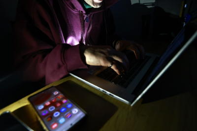 Россиян предупредили о том, что хакеры могут взламывать умные колонки для слежки