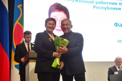 Минниханов вручил государственные награды десяти жителям Набережных Челнов