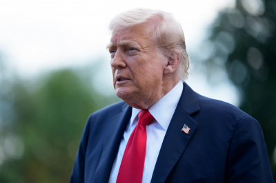 Белый дом: Трамп обсудит с&nbsp;генсеком НАТО возможный выход США из&nbsp;альянса