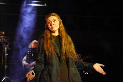 Защитила сына ножом для колбасы: актриса Артамонова оказалась под статьей