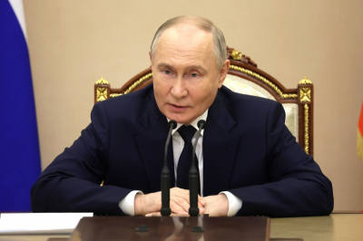 Путин пожелал школьникам и студентам верить в себя и покорять вершины знаний