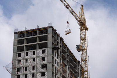 &laquo;Известия&raquo;: Первые пять крупнейших девелоперов возводят больше 15% жилья с&nbsp;задержками