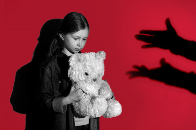 Мужчина насиловал свою падчерицу семь лет