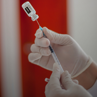 Вакцина против ВПЧ: Зачем она нужна и насколько безопасна