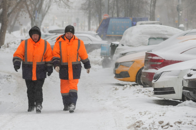 Коммунальщики устранили последствия сильного снегопада в Подмосковье