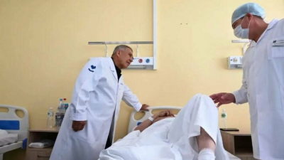 Минниханов посетил пострадавших при атаке БПЛА в больнице Нижнекамска 10/08/2026 – Новости