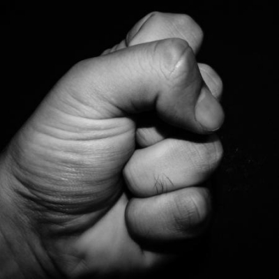 Полиция ищет челнинца, который едва не забил девушку насмерть