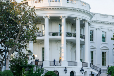 Белый дом: Идут обсуждения о проведении очных переговоров между США и Ираном