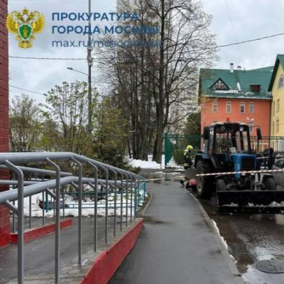 В Зеленограде мальчик погиб, запрыгнув на щетку уборочного трактора